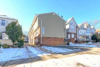 30 W 34Th St B, Bayonne City, NJ 07002