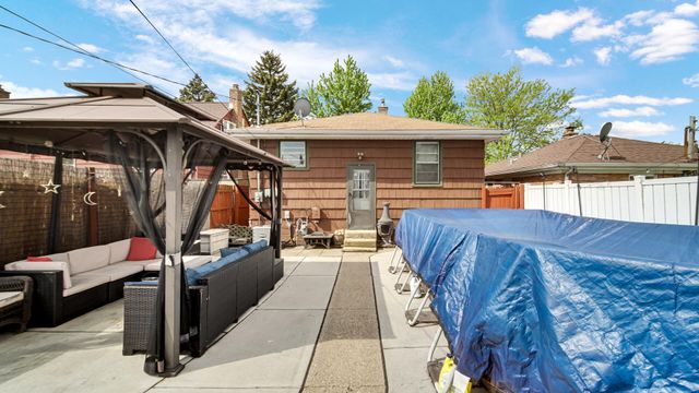 3813 Henry Avenue, Hammond, IN 46327