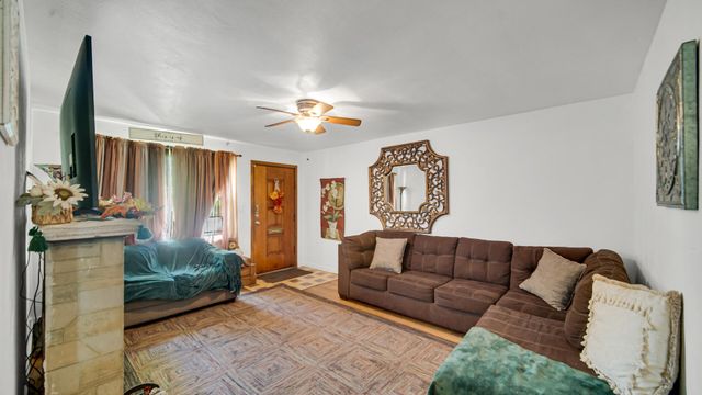 3813 Henry Avenue, Hammond, IN 46327
