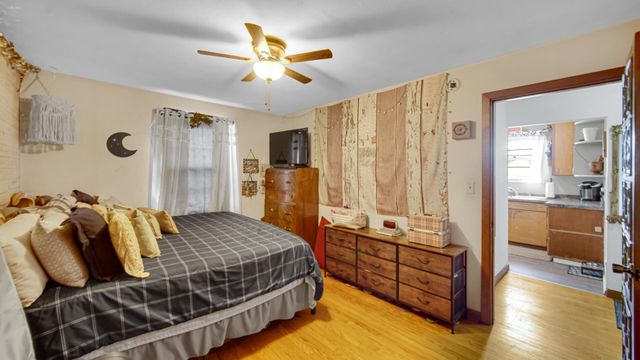 3813 Henry Avenue, Hammond, IN 46327
