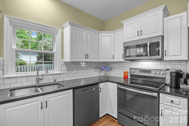 200 Windsor Forest Circle, Fletcher, NC 28732