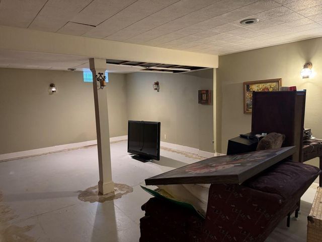 190 Debbie DRIVE, Waukesha, WI 53189