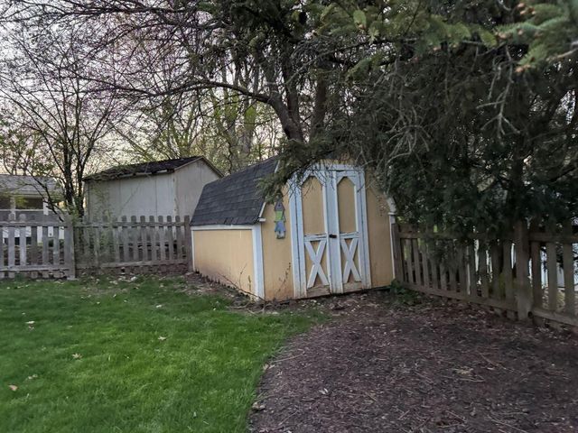 190 Debbie DRIVE, Waukesha, WI 53189