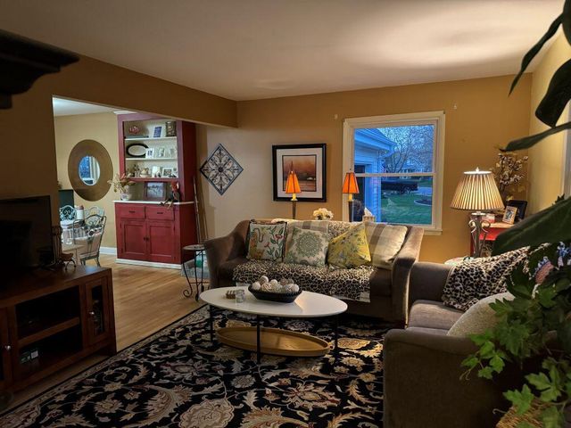 190 Debbie DRIVE, Waukesha, WI 53189