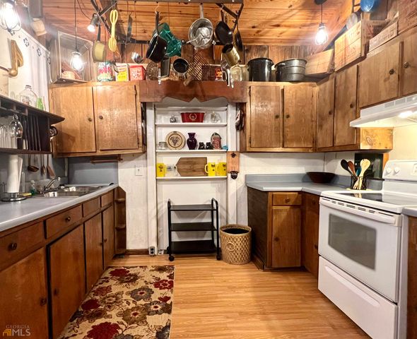 113 Ber Weg, Helen, GA 30545