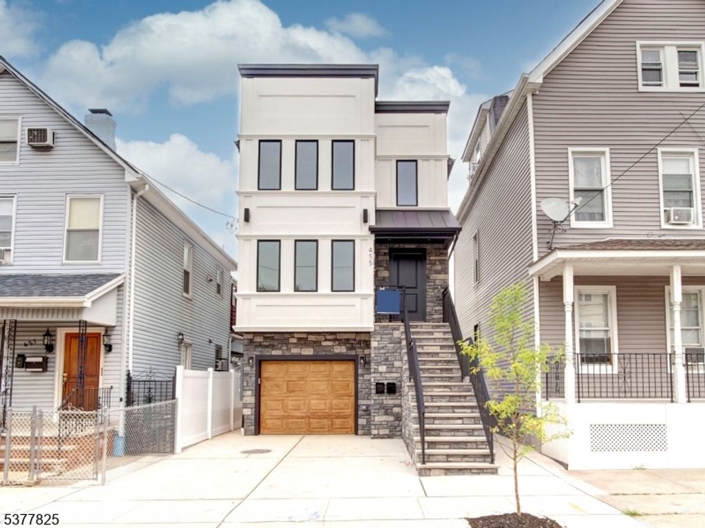455 Fulton St, Elizabeth City, NJ 07206