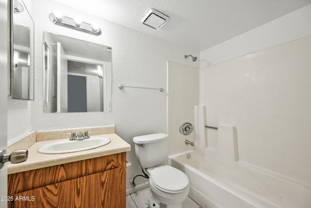 725 E VOGEL Avenue 203, Phoenix, AZ 85020