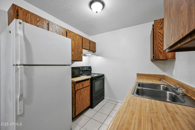 725 E VOGEL Avenue 203, Phoenix, AZ 85020