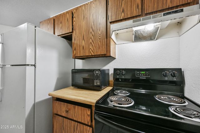 725 E VOGEL Avenue 203, Phoenix, AZ 85020