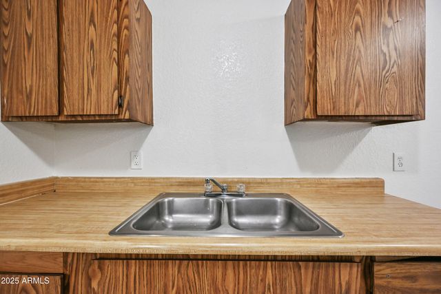 725 E VOGEL Avenue 203, Phoenix, AZ 85020