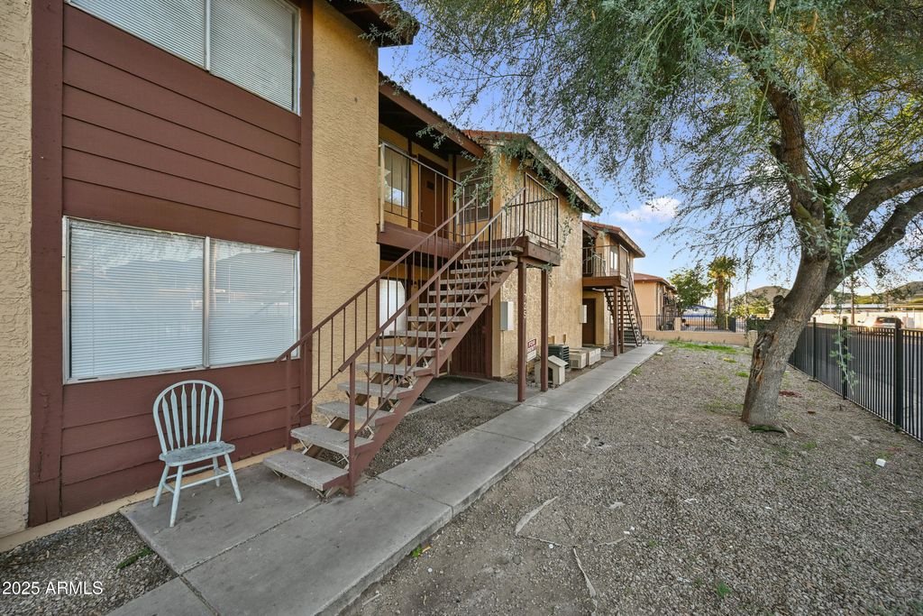 725 E VOGEL Avenue 203, Phoenix, AZ 85020