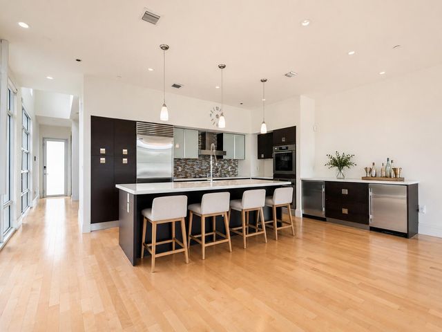 215 Hendricks Isle, Fort Lauderdale, FL 33301
