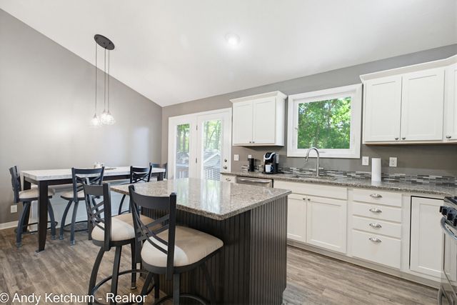 404 3rd Avenue, Holland, MI 49424