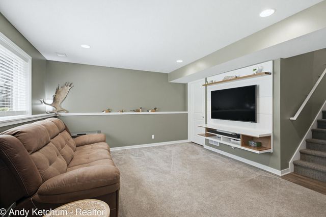 404 3rd Avenue, Holland, MI 49424