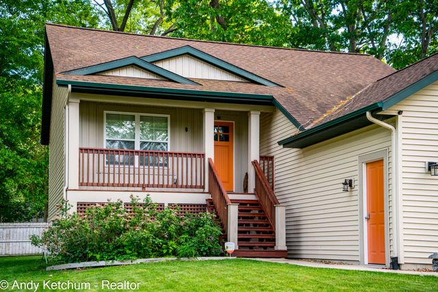 404 3rd Avenue, Holland, MI 49424