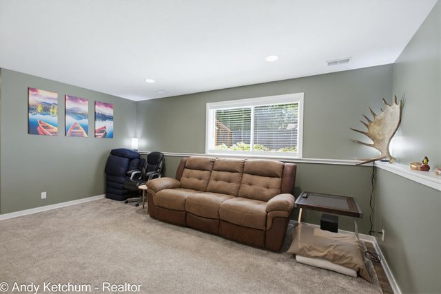404 3rd Avenue, Holland, MI 49424