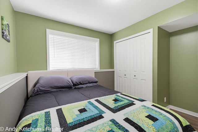 404 3rd Avenue, Holland, MI 49424