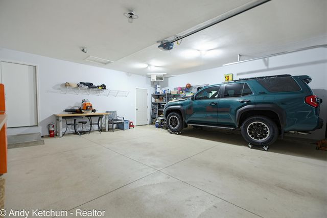 404 3rd Avenue, Holland, MI 49424