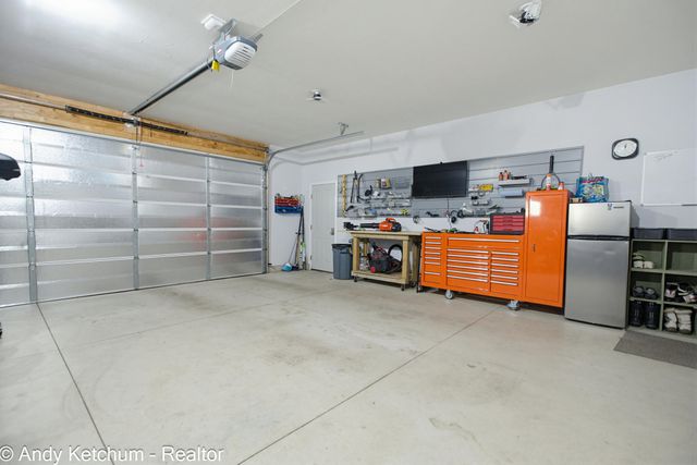 404 3rd Avenue, Holland, MI 49424
