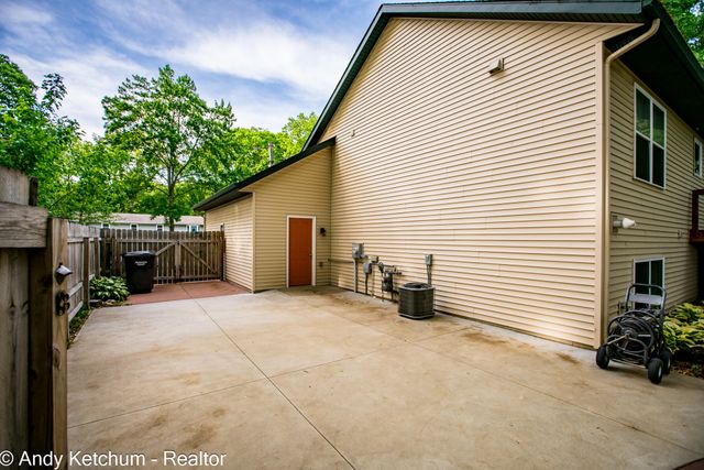 404 3rd Avenue, Holland, MI 49424