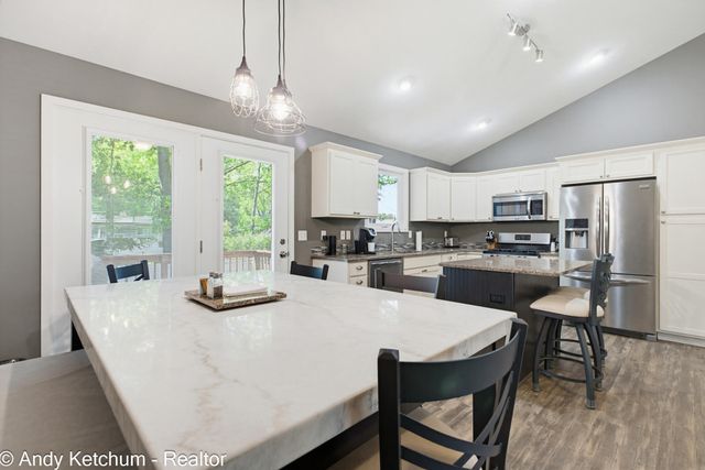 404 3rd Avenue, Holland, MI 49424