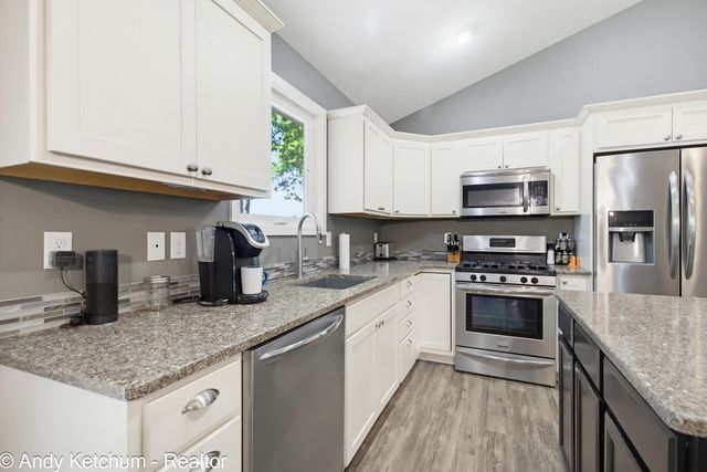 404 3rd Avenue, Holland, MI 49424