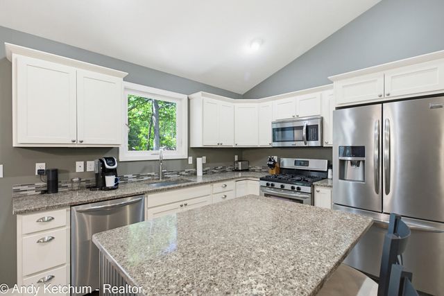 404 3rd Avenue, Holland, MI 49424