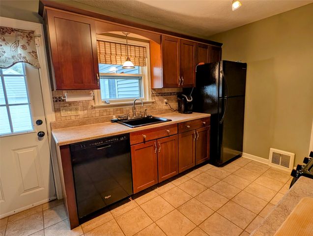 533 BEVERLY Drive, Erie, PA 16505