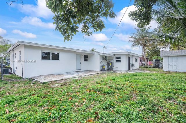 1061 NW 108 ter, Miami, FL 33168