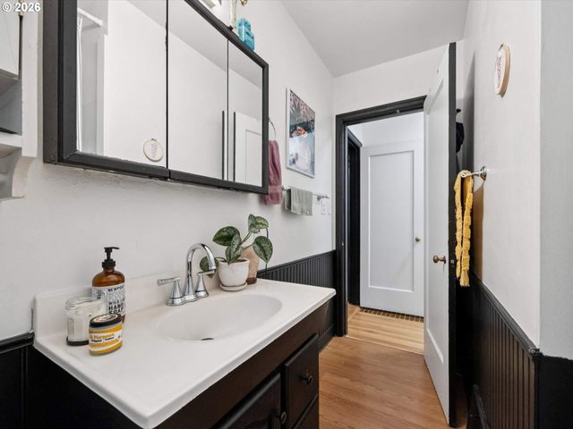 2331 Se 70TH Ave, Portland, OR 97215