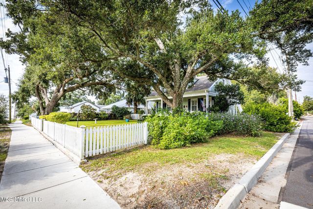 145 Saint Francis Street, Biloxi, MS 39530