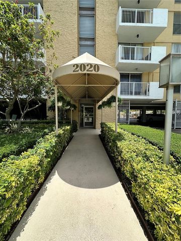2020 NE 135th Street 807, North Miami, FL 33181
