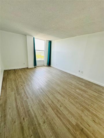 2020 NE 135th Street 807, North Miami, FL 33181