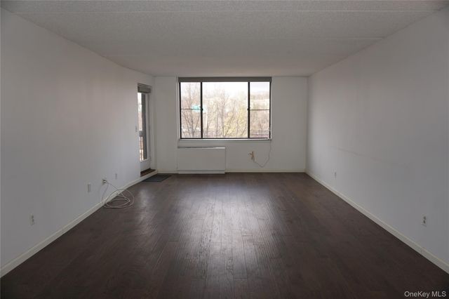777 N Macquesten Parkway 308, Fleetwood, NY 10552
