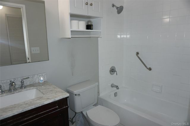 777 N Macquesten Parkway 308, Fleetwood, NY 10552