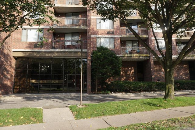 777 N Macquesten Parkway 308, Fleetwood, NY 10552