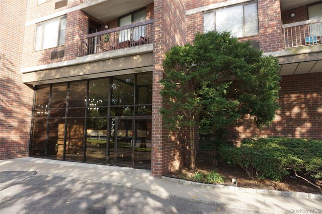 777 N Macquesten Parkway 308, Fleetwood, NY 10552
