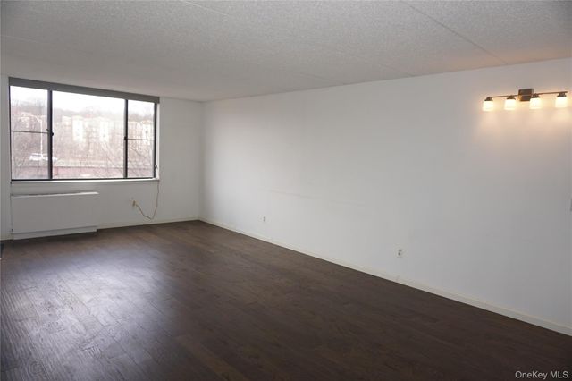 777 N Macquesten Parkway 308, Fleetwood, NY 10552
