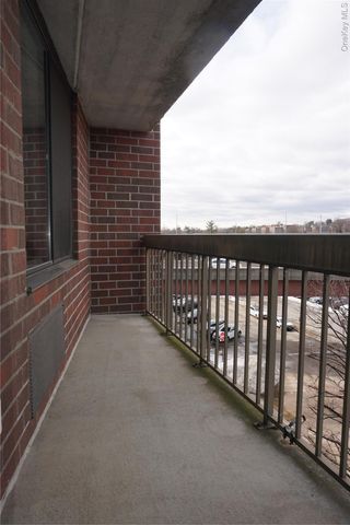 777 N Macquesten Parkway 308, Fleetwood, NY 10552