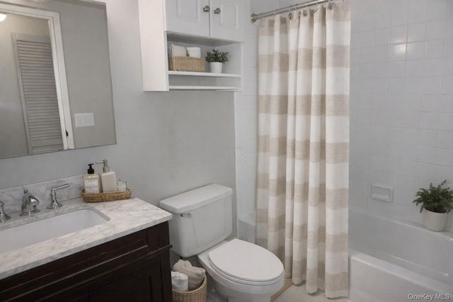 777 N Macquesten Parkway 308, Fleetwood, NY 10552
