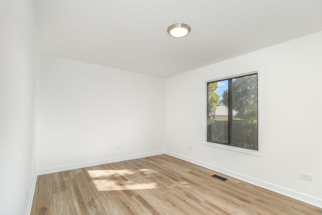 1467 Fairlane Drive 1B, Schaumburg, IL 60193