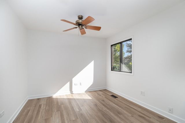 1467 Fairlane Drive 1B, Schaumburg, IL 60193