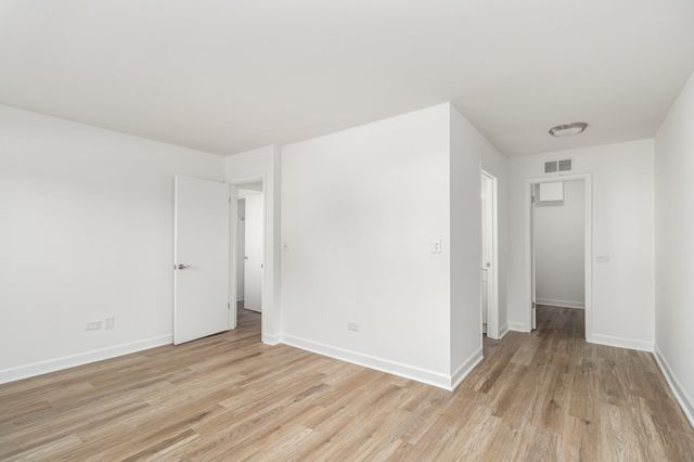 1467 Fairlane Drive 1B, Schaumburg, IL 60193