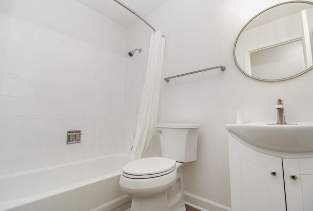 1467 Fairlane Drive 1B, Schaumburg, IL 60193