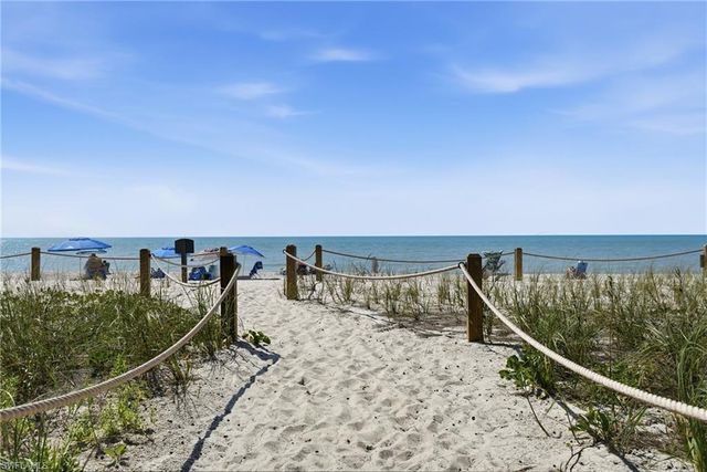 3300 Binnacle DR 102, Naples, FL 34103