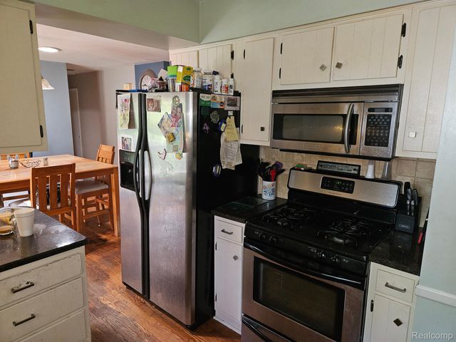 6172 W COURT Street, Flint, MI 48532