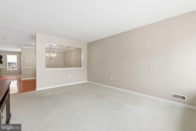 25 HONEY LOCUST LN, Newtown, PA 18940