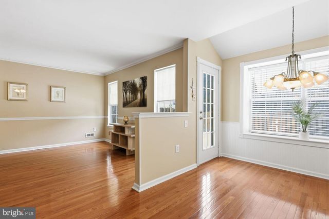 25 HONEY LOCUST LN, Newtown, PA 18940