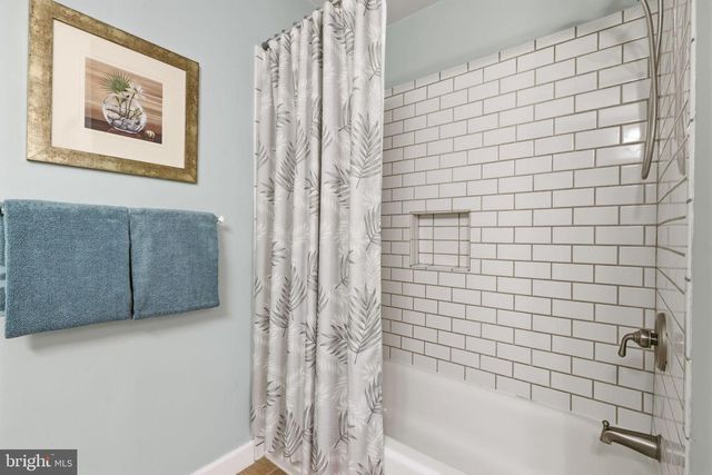 25 HONEY LOCUST LN, Newtown, PA 18940