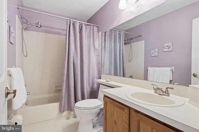 25 HONEY LOCUST LN, Newtown, PA 18940